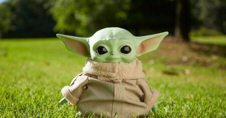 Grogu de pelúcia, o “Baby Yoda”