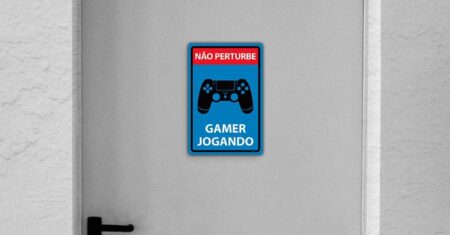 Placa de alerta “Gamer jogando”