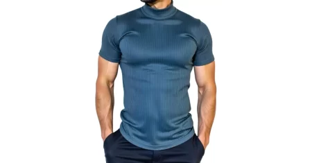 Camiseta gola alta masculina nas cores azul e preto sai 21% OFF