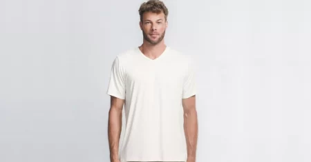 Camiseta Insider básica em várias cores sai 17% OFF