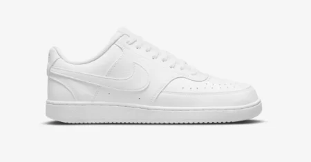 Promoção: Tênis branco masculino Nike Court Vision sai 20% OFF