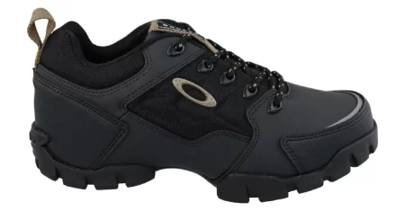 Mais vendido: Tênis Oakley para trekking sai 15% OFF
