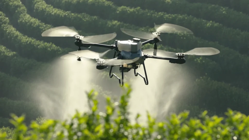 DJI AGRAS T25 leva pulverização, dispersão e mapeamento ao campo