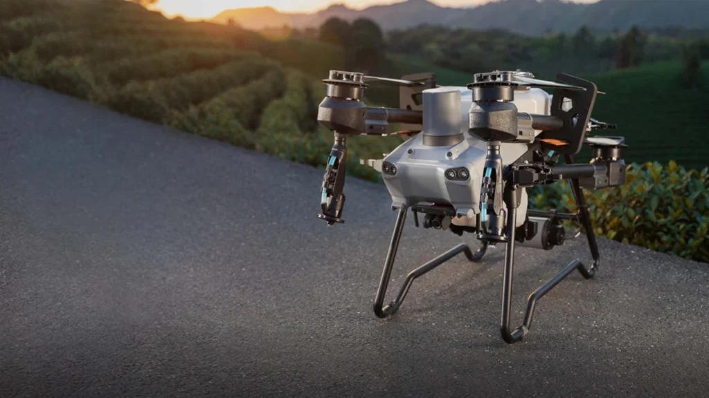 DJI AGRAS T25 leva pulverização, dispersão e mapeamento ao campo