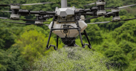 Drone agrícola próprio ou terceirizado: qual compensa?